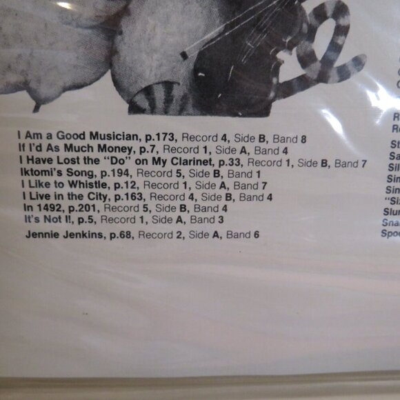 Spectrum of Music LEVEL 2, complete (7 records) Macmillan Music Classroom - Picture 4 of 12